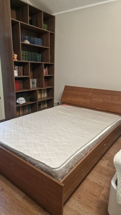 Двуспальная кровать