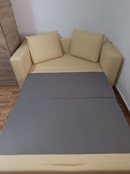 Canapea extensibila pentru 2 persoane