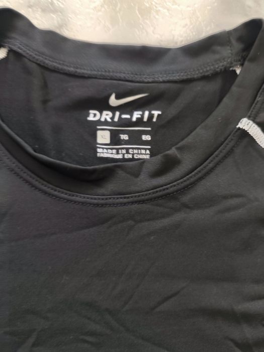 Bluză Nike mânecă lungă neagră Dry-Fit mărime XL fit L