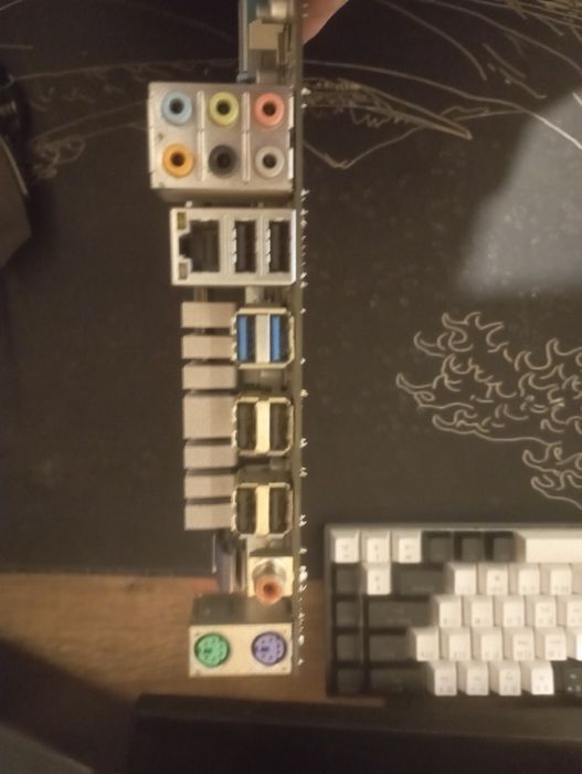 Материнская плата GIGABYTE