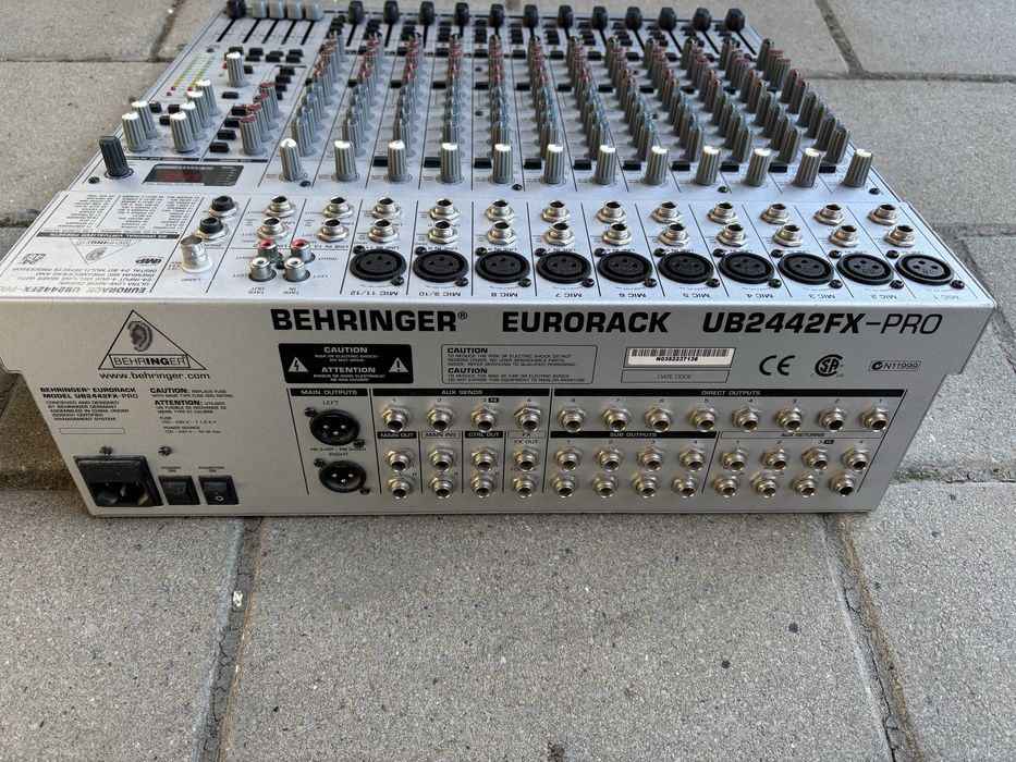 Mixer audio Behringer Eurorack UB2442FX-PRO