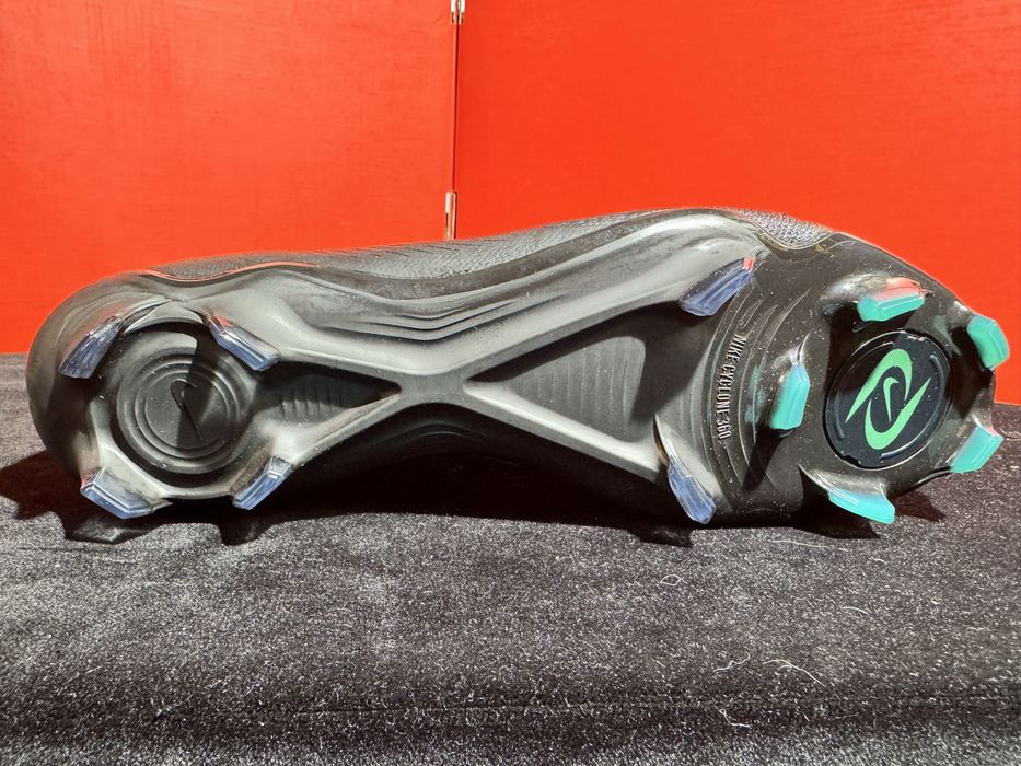 № 45.5 оригинални Nike Phantom Luna 2 Elite FG Shoemag
