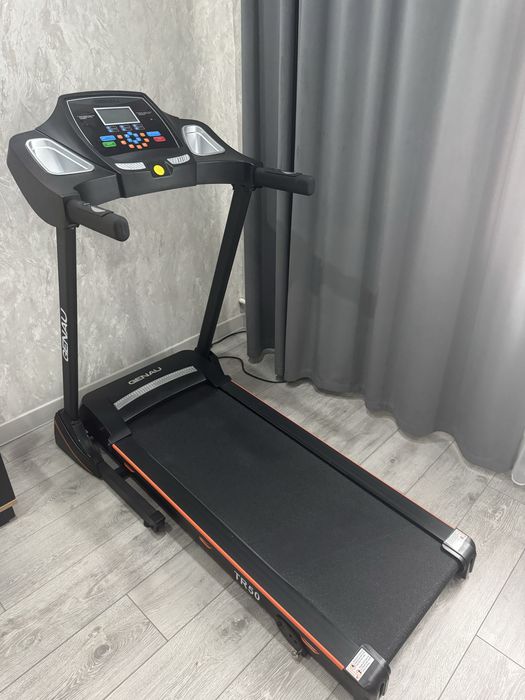 Продается беговая дорожка GENAU TR50