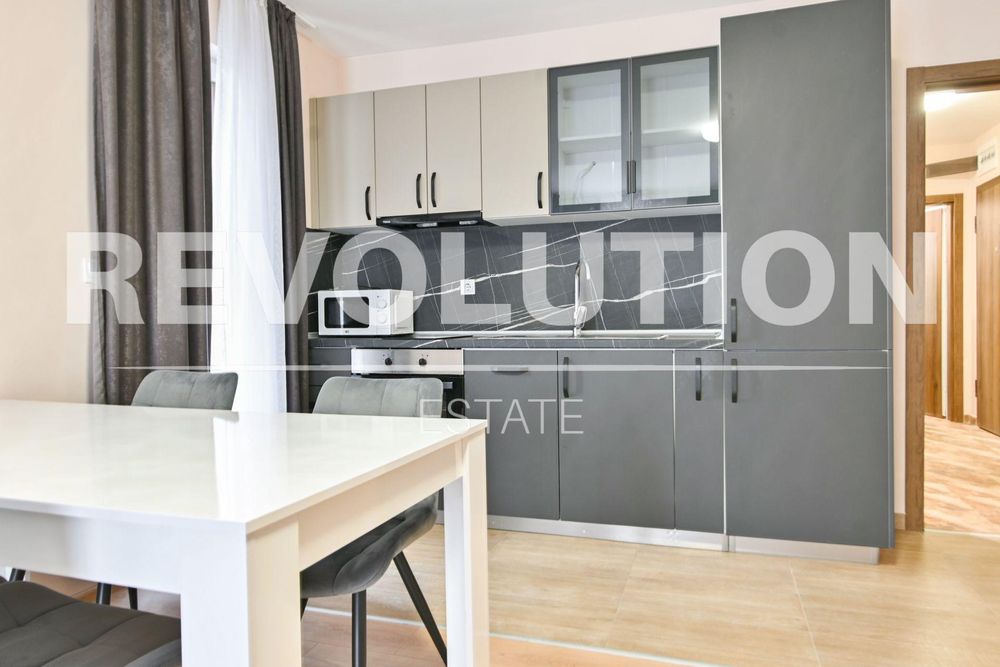 Тристаен апартамент в ж.к. Дружба 2 .