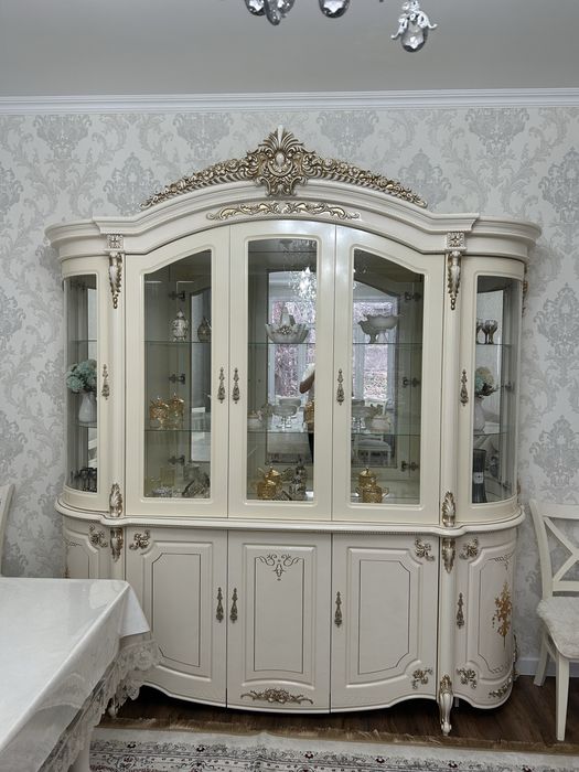 Белый шкаф для посуды