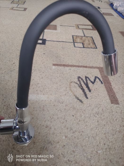 Смеситель на одну воду.