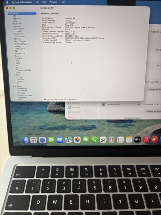 MacBook Air 13” M4 16GB RAM / 256GB SSD, nou, garantie 1 an, Sky Blue