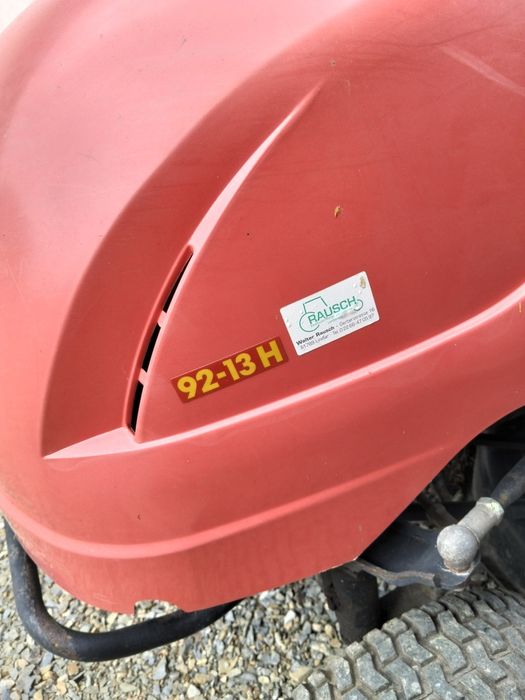 Tractor pentru tuns gazon