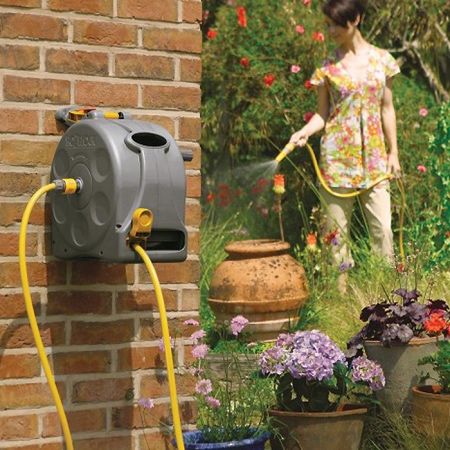 Механическая закрытая 2 в 1 катушка со шлангом HoZelock FastReel 25m