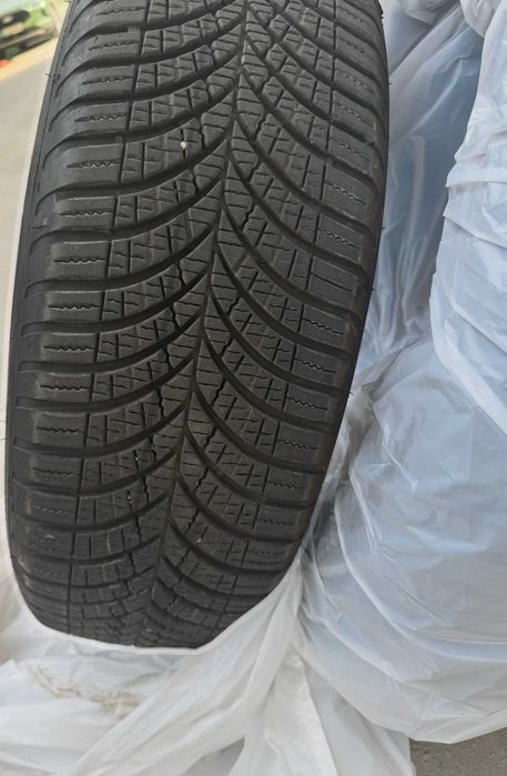 Vând set 4 anvelope Goodyear Vector 4Seasons Gen-3 SUV