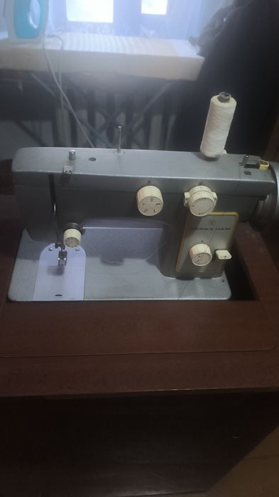 Продам швейную машинку