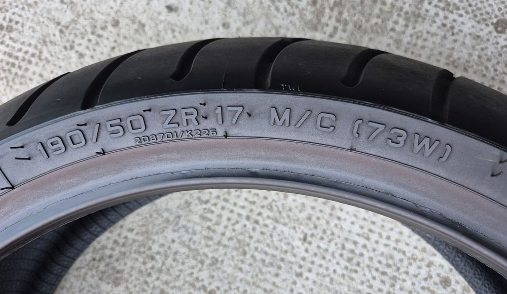 O bucată 190/50 R17 M/C 73W Metzeler Roadtec Z6 Steel Radial