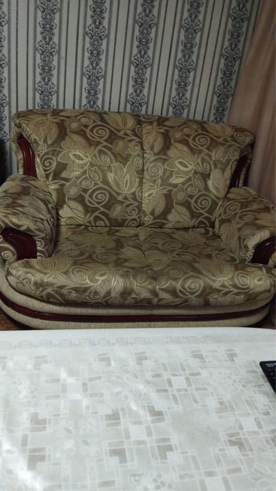 Продам Диван и 2 кресла