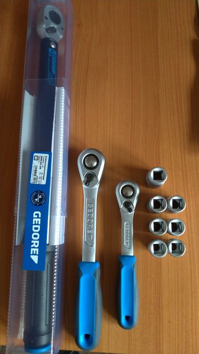 Vând flexuri Bosch Makita Gedore