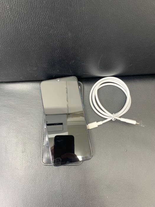 Самсунг А50 в  отличном состоянии