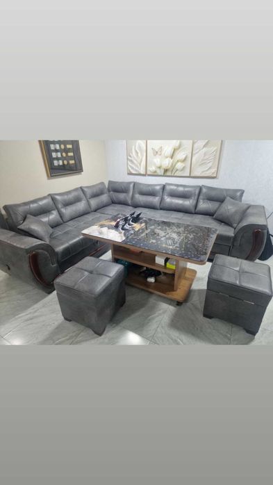 Myagkiy Divan, pismenoy stol