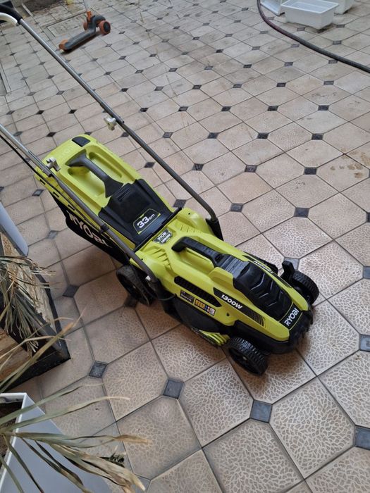 Газонакосилка 1300 w RYobi 33 sm