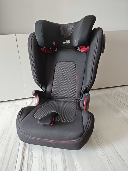 Britax Romer Kidfix III - детски стол за кола със подложка