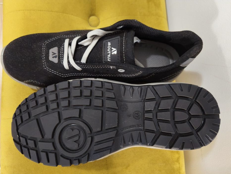 Vând pantofi de lucru