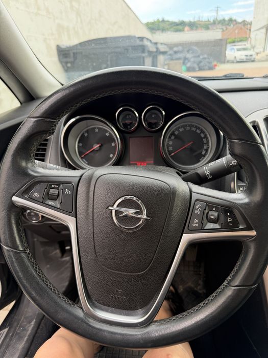 OPEL Astra 2011 — imagine 5
