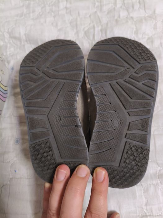 Детские кроссовки 26р