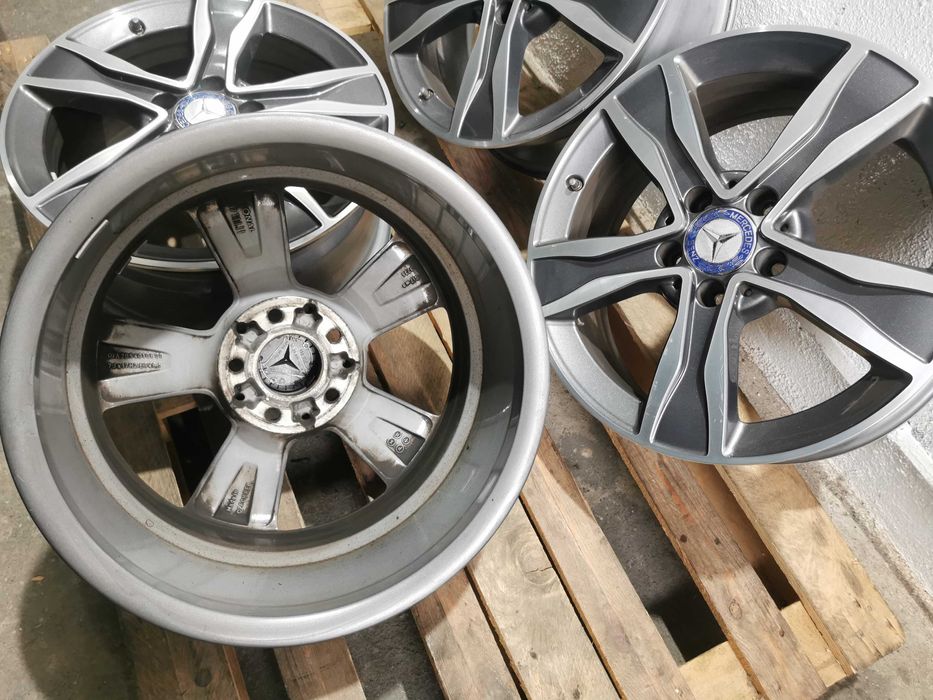 Jante Originale Mercedes C-class R 17 .