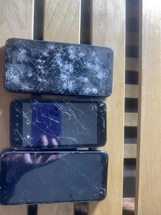 Продам не рабочие телефоны