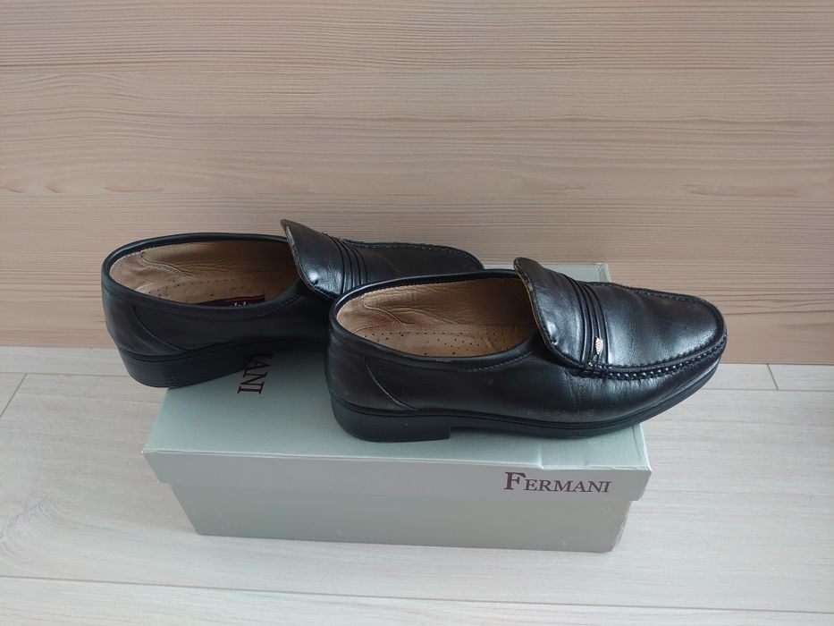 Продаю мокасины и сандалии