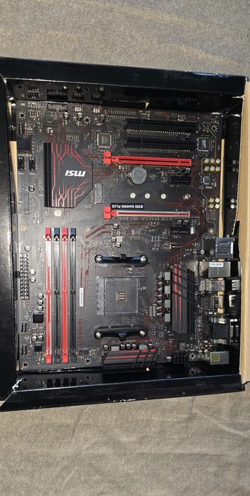 Vand placa de baza DDR 4