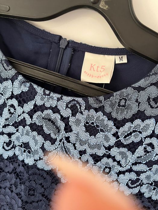 Дантелена синя рокля