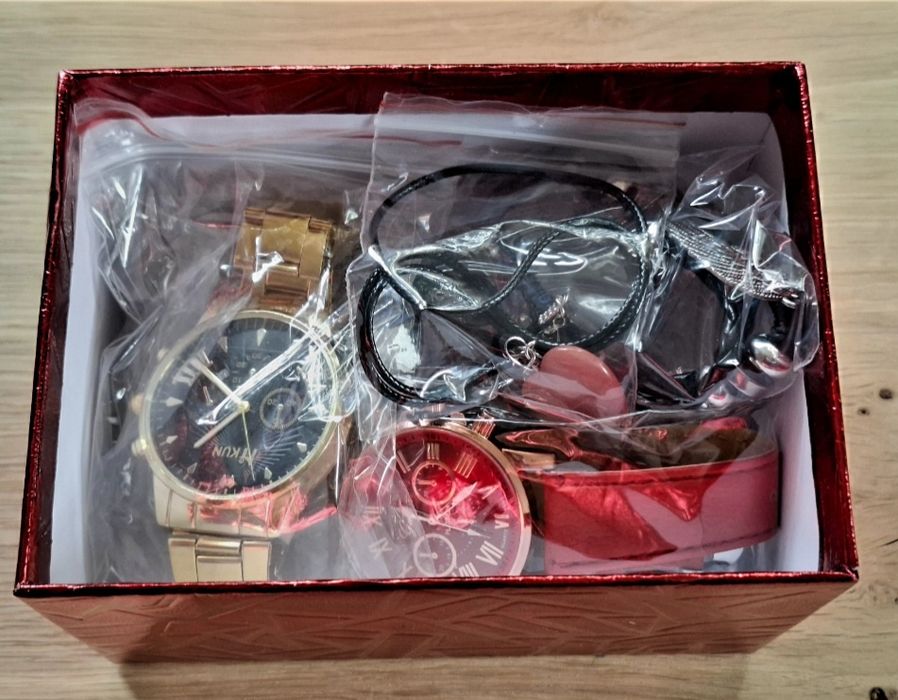 Много Красив Дамски и Мъжки подаръчен Комплект .