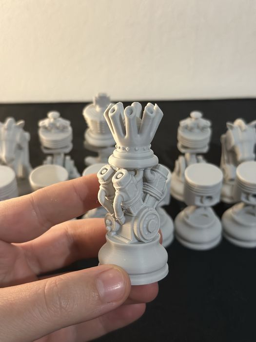 Engine chess set