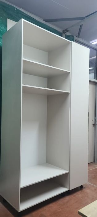 Модный шкаф для одежды