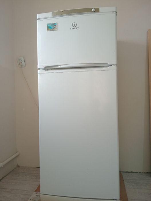 Холодильник "Индезит"