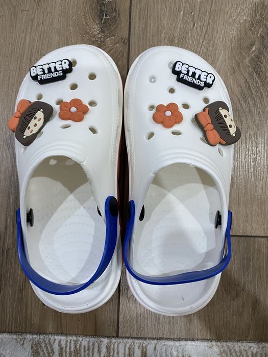 Детские кроксы с шармиками