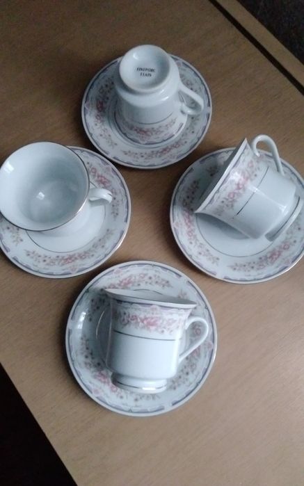 Сервиз от чаши, порцеланови