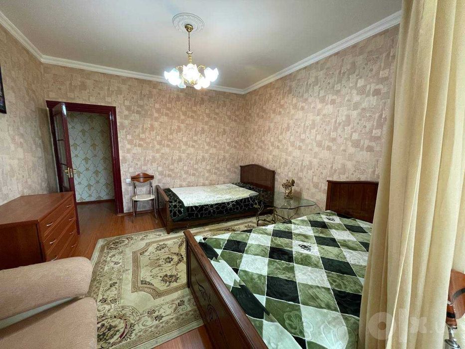 ул. Нукус, магазин Гламур 5/2/12 150м2