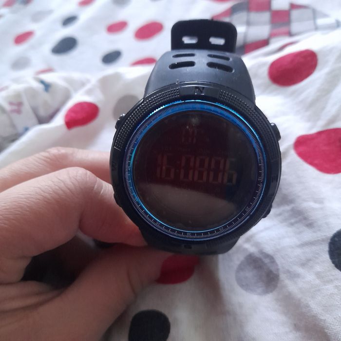 Продам часы водонепроницаемые за 10000