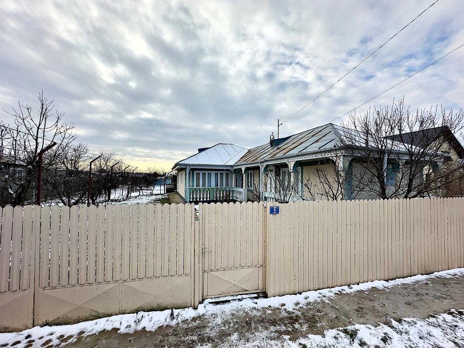 Casă de vânzare la țară complet utilata
