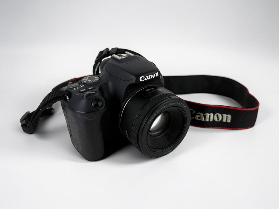 Фотoапарат Canon EOS 200D + Обектив Canon EF 50mm f/1.8 STM Перфектни!