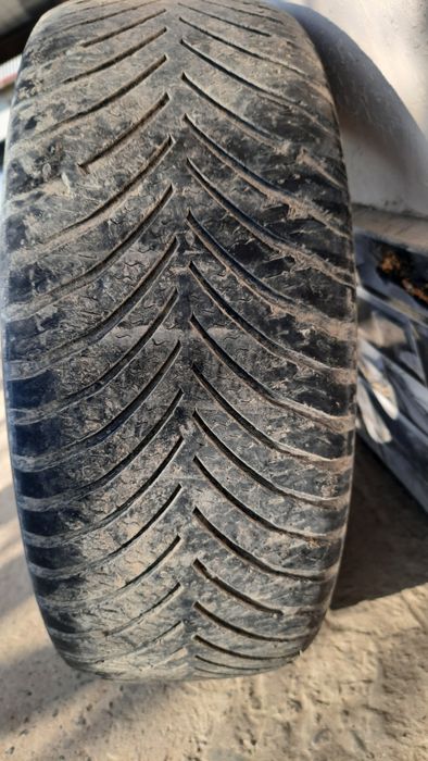 Сака деска сотилади