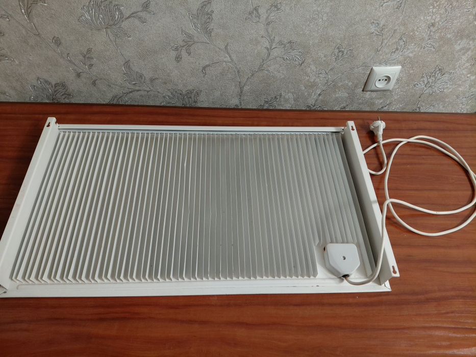 Продам обогреватель Теплофон ЭРГНА-0,7/220