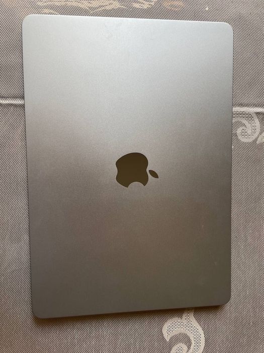 MacBook Air 13" (M4, 2024)