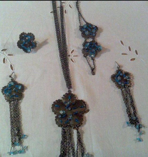 Set metalic cu cristale - 4 piese (100 lei tot setul - 4 piese)