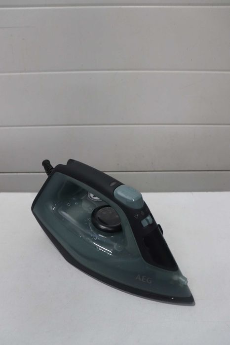 Парна ютия AEG Gentle 5000, 2400 W, 110g парен удар, 250 ml, керамична гладеща плоча