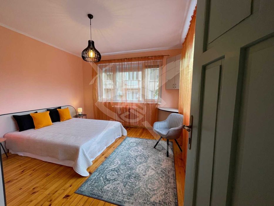 Дава се под наем Двустаен апартамент в София, Център - 60 кв.м за 648.21 € - Снимка #1