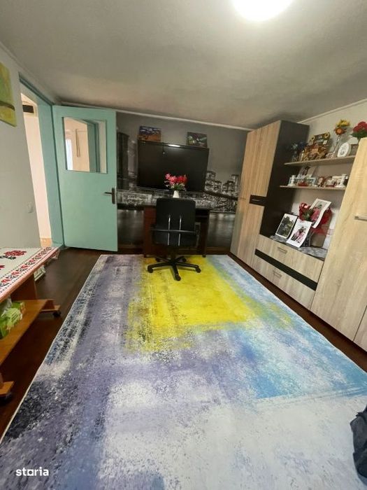 Casa cu 3 camere, garaj si curte spatioasa – zona Giulesti