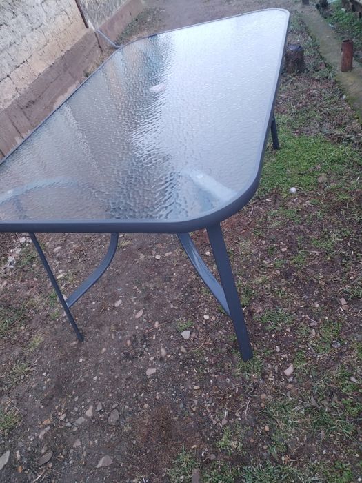 Masa dedeman fixa  metal + sticla,  6 persoane.