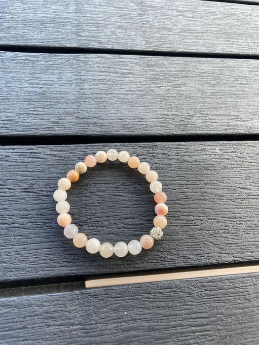 Гривни от естествени камъни