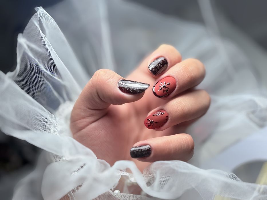 Unghii cu gel/ semi cu apex/ pedichiură estetică Sectorul 1